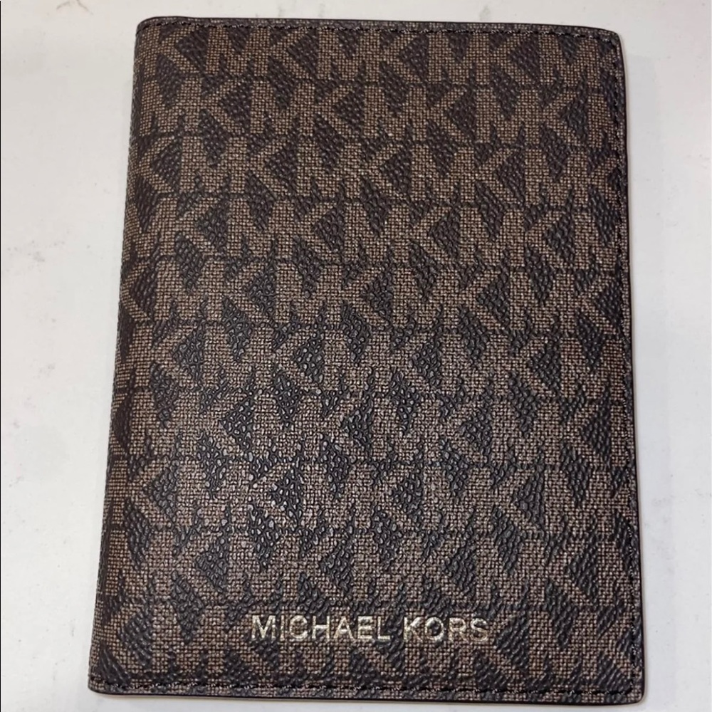 Michael Kors Passport Wallet MK